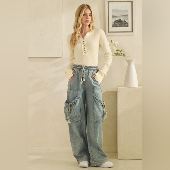 Oli & Hali Pants - NWOT Oli & Hali Light Blue Wide-Leg Cargo Joggers